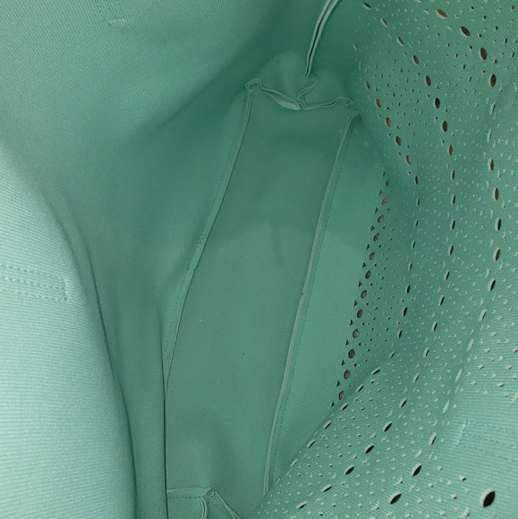 MINT tote/wristlet - Picture 4 of 4